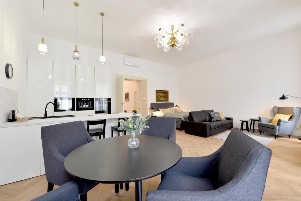 Apartman S Balkonom Trenčín Kültér fotó